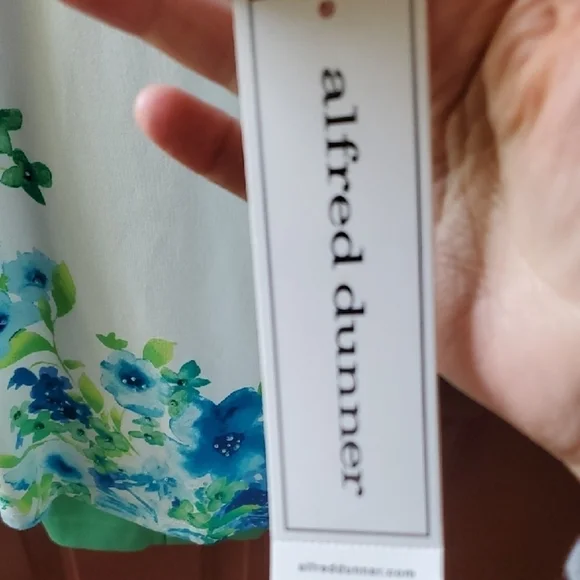 Alfred Dunner Floral Top LARGE & Green Classic Capris Size 10 - Picture 2 of 9